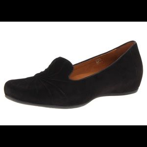 Earthies Zuma Round Toe Suede Loafer